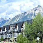 Brand New 2Br Condo With Outdoor Swimming Pool And Hot Tub