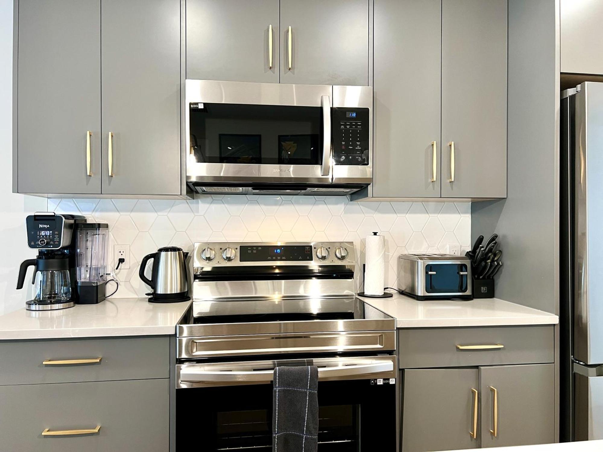 Brand New 2br With Outdoor Swimming Pool And Hot Tub Apartment Canmore
