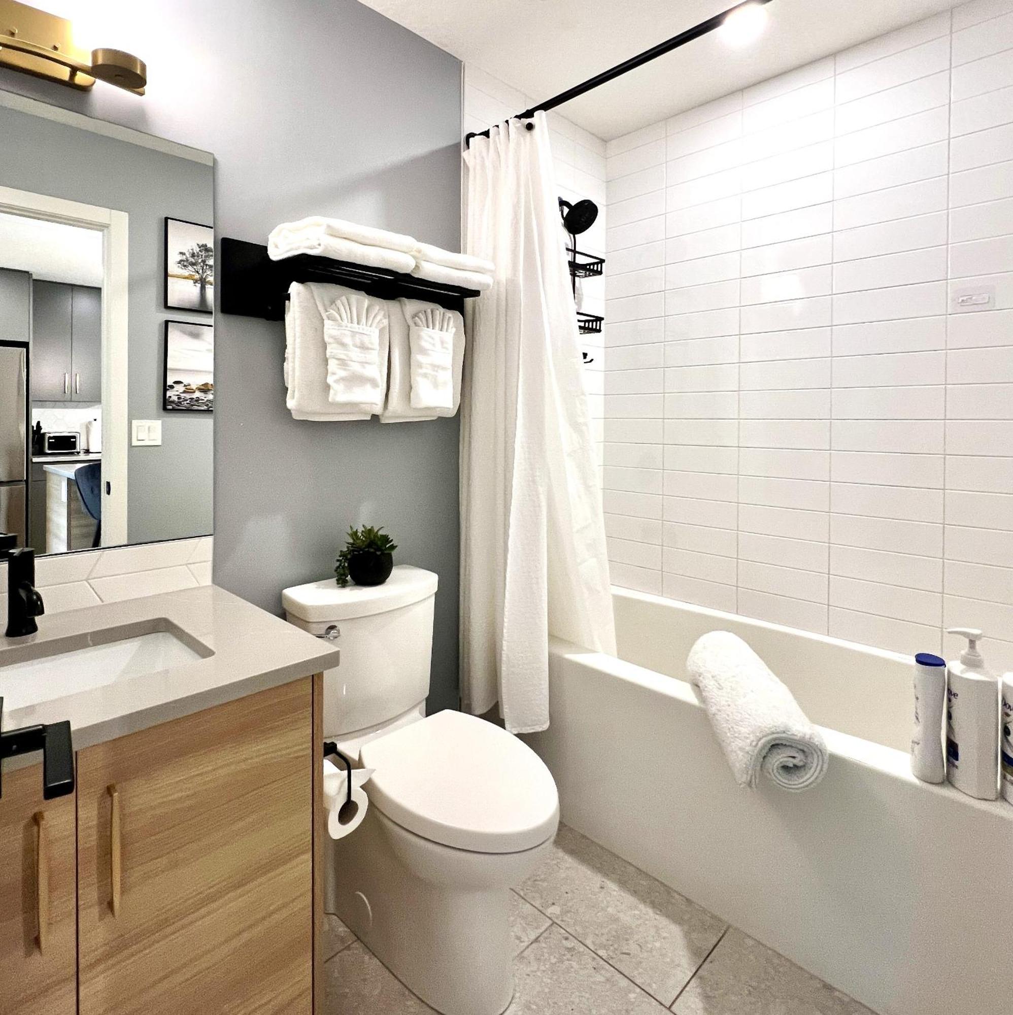 Brand New 2br With Outdoor Swimming Pool And Hot Tub *