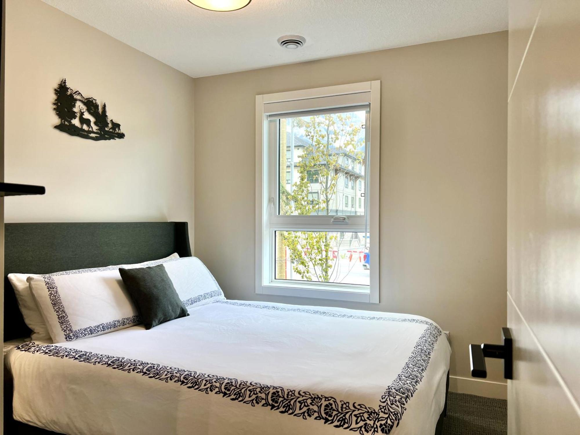 Apartment Brand New 2br With Outdoor Swimming Pool And Hot Tub