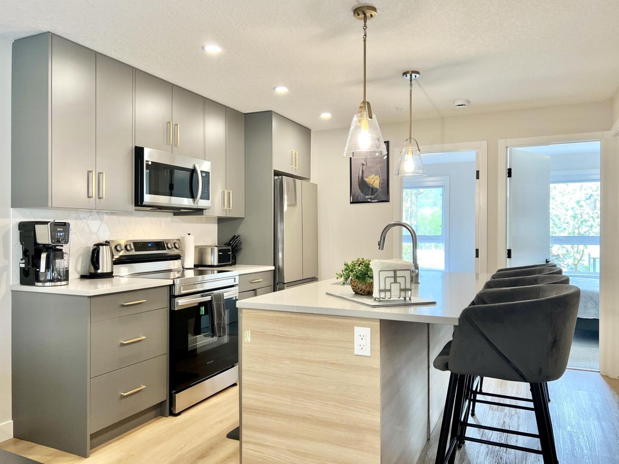 Brand New 2br With Outdoor Swimming Pool And Hot Tub Canmore